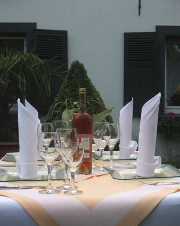 Gedeckter Tisch zur einer Hochzeitsfeier im Landhotel Eurohof