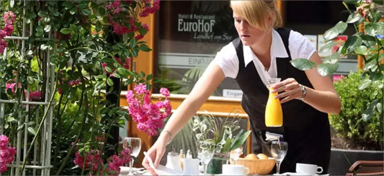 Service im Gartenrestaurant des Landhotels Eurohof