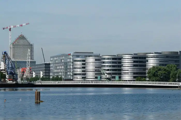 Szeneviertel Innenhafen Duisburg - gut zu erreichen vom Eurohof