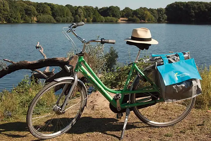 Fahrrad am Uettelsheimer See hinter dem Eurohof